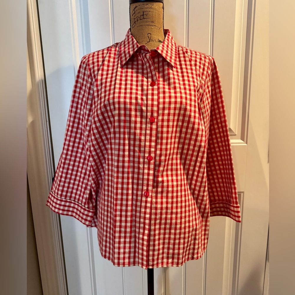 CJBanks Women’s Red Checkered Button Up Blouse. Size 1X and NWT.